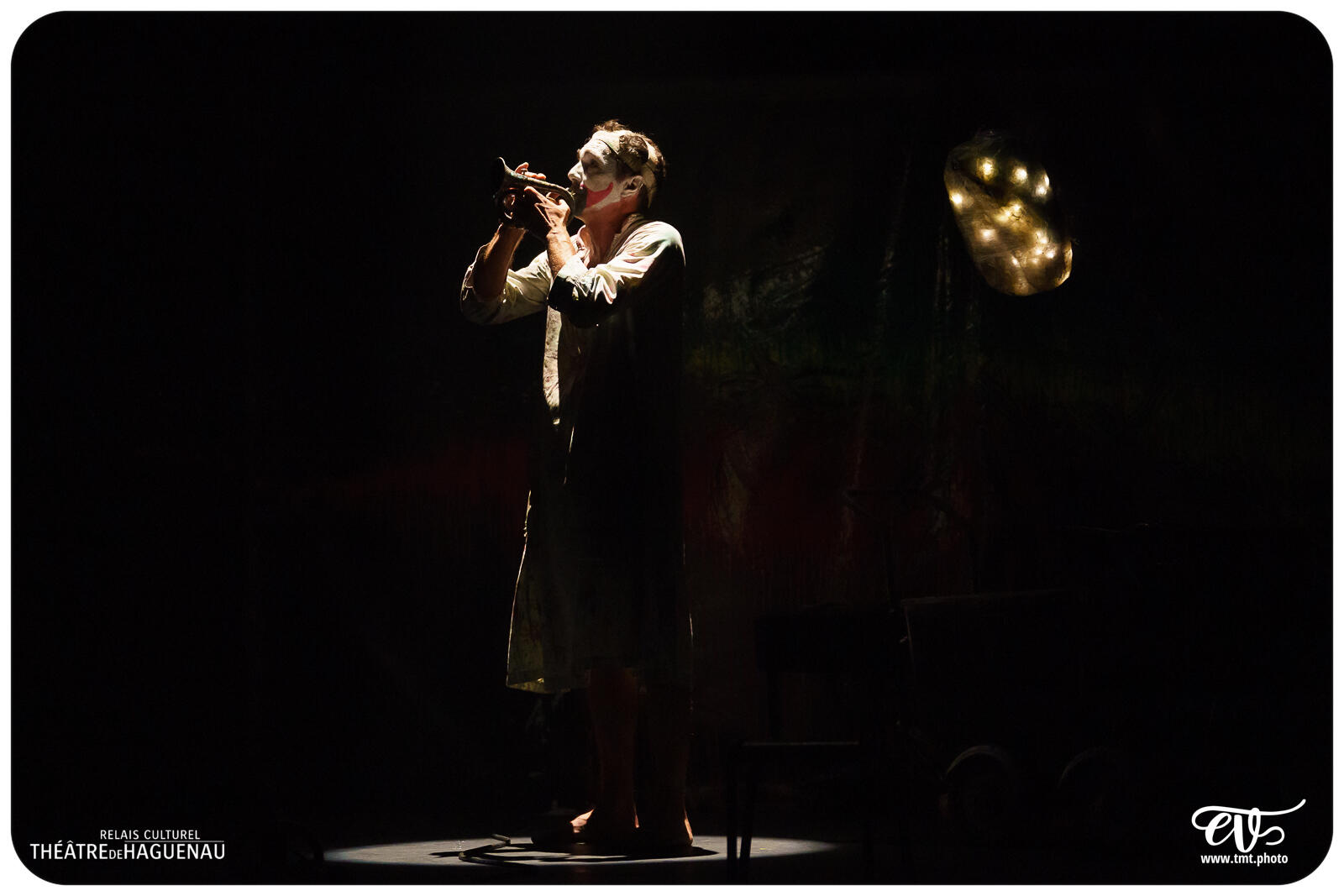 TROP PRÈS DU MUR (TYPHUS BRONX)